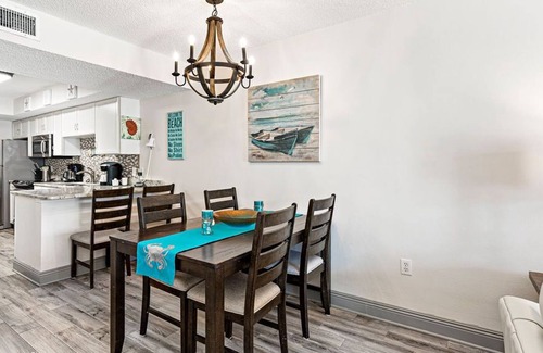 Foley Condo | This is one of our favorite locations! Great area close to attractions!