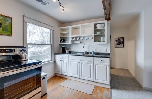 Nashville Apartment | This loft is a 1 bedroom(s), 1 bathrooms, located in Nashville, TN.