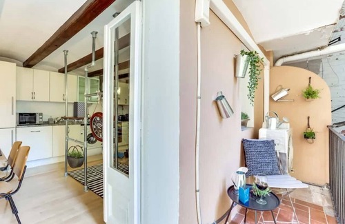 La Nova Esquerra de l'Eixample Apartment | This modern and thoughtfully designed loft combines industrial charm with warm, cozy comfort, creating the perfect atmosphere for a memorable stay.