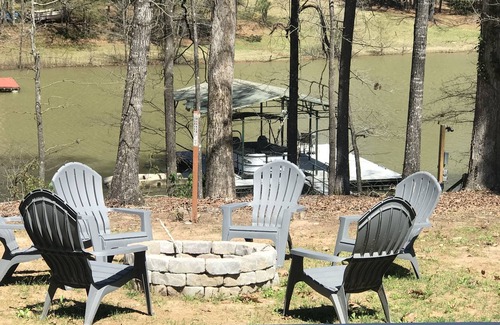Dawsonville Cottage | This Must Be the Place! Lake Lanier
