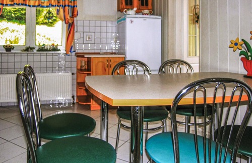 Brodnica Gorna House | This nice cottage is located in the heart of Kashubian Switzerland, on a plot with a garden pond.