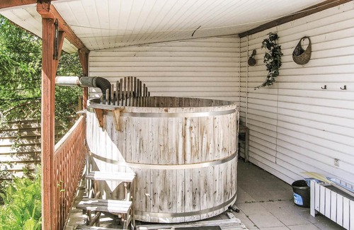 Brodnica Gorna House | This nice cottage is located in the heart of Kashubian Switzerland, on a plot with a garden pond.
