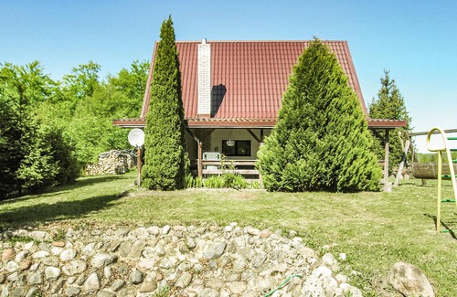 Brodnica Gorna House | This nice vacation home is situated on a beautiful nature plot.