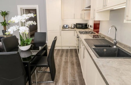 Wakefield Apartment | This serviced apartment is a 1 bedroom(s), 1 bathrooms, located in West Yorkshire, England.
