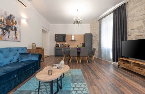 Pomer Apartment | This spacious uniquely decorated apartment is perfect place to pamper yourself.