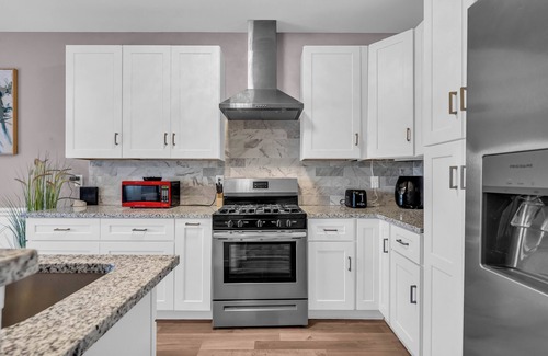 Detroit House | This stunning 3-bedroom home offers the perfect balance of comfort and style.