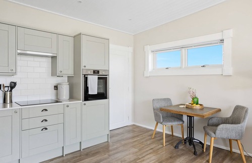 Georgeham Ski Chalet | Thistledown - a lodge that sleeps 2 guests in 1 bedroom