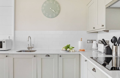 Georgeham Ski Chalet | Thistledown - a lodge that sleeps 2 guests in 1 bedroom