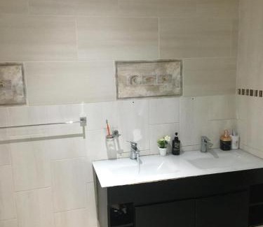 Merrivale Apartment | Thornville Guesthouse Gold