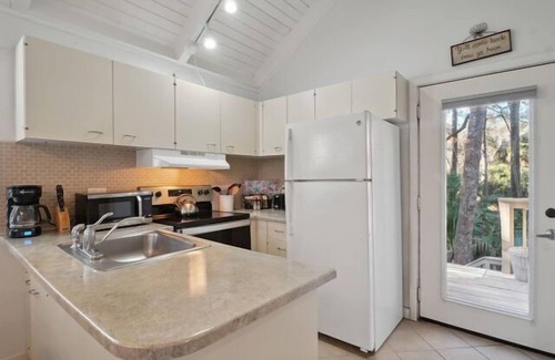 Night Heron House | Three Bedroom, Two Bath Sea Pines Home
