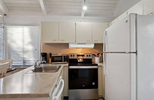Night Heron House | Three Bedroom, Two Bath Sea Pines Home