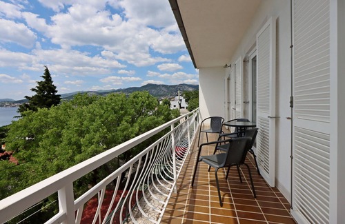 Klenovica Apartment | Three bedroom apartment with balcony and sea view Klenovica, Novi Vinodolski (A-5516-a)