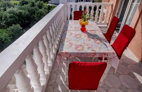 Lopar Apartment | Three bedroom apartment with balcony Lopar, Rab (A-22558-b)