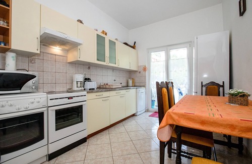 Palit Apartment | Three bedroom apartment with terrace Palit, Rab (A-4990-a)