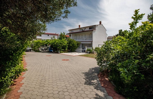 Palit Apartment | Three bedroom apartment with terrace Palit, Rab (A-4990-a)