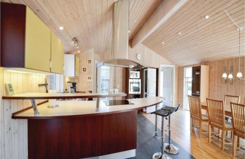 Egsmark Strand House | Three-Bedroom Holiday Home In Ebeltoft