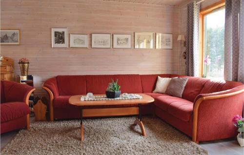 Tjeldsund House | Three-Bedroom Holiday Home In Hol I Tjeldsund