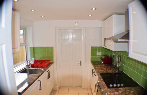 Higham Hill House | Three Bedroom House, 2 Bathrooms, Garden, 10 Minutes Station