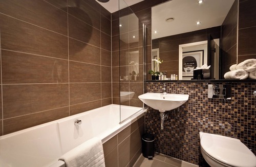 Liverpool City Centre Apartment | Three-Bedroom Luxe Apartment 3 (Sleeps 10)