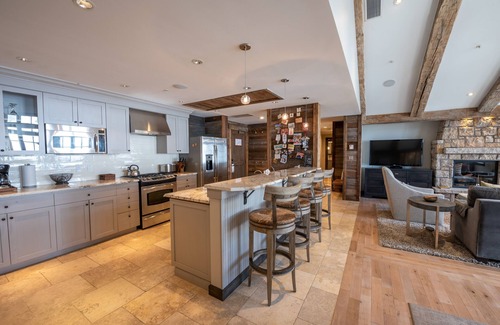 Crested Butte Condo | Three Bedroom Mountain Chic 6th Floor Penthouse with Amazing View - No Cleaning Fee! by RedAwning