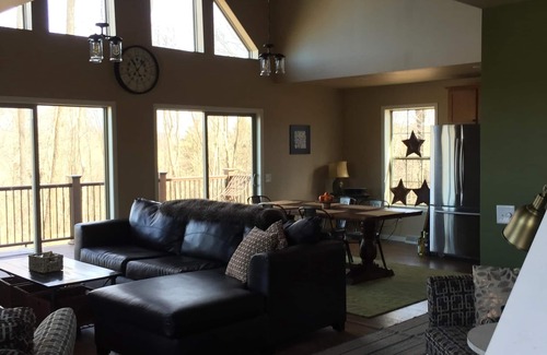 Rockwood House | Three Bedroom, Three Bath Hilltop Retreat