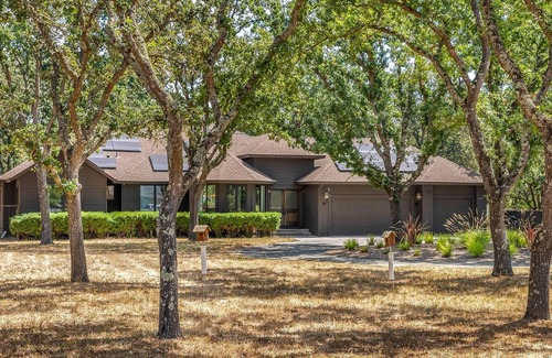 Sonoma Villa | Three bedroom, three bathroom home in beautiful Sonoma Valley Wine Country.