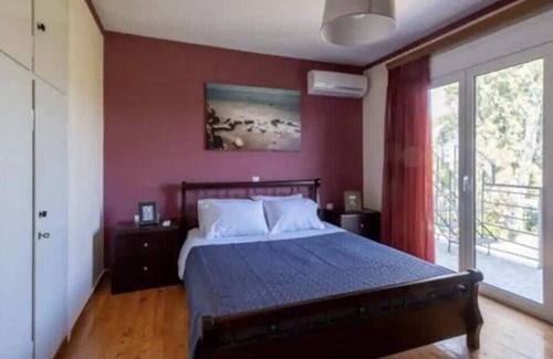 Nea Kios House | Three floor beach house with huge beautiful garden!