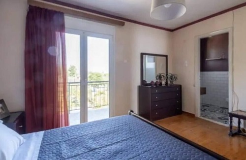 Nea Kios House | Three floor beach house with huge beautiful garden!