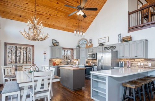Bixby House | Three houses on 160 Acres | Perfect for Large Family Gatherings