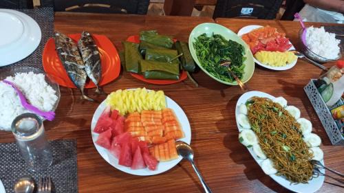 Manado City Centre House | Three Ken Homestay & Cafe