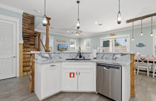 Kiska Beach House | Three Master Bedrooms! Easy Beach Access! Gulf Views