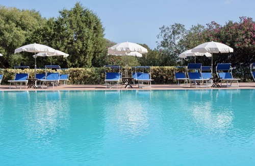 Teulada Apartment | Three-room apartment with sea view of approximately 62 m2 with air conditioning on the ground floor consisting of a large living room, kitchenette with electric hobs, fridge and TV.On the first floor we have two double or twin bedrooms with internal sink