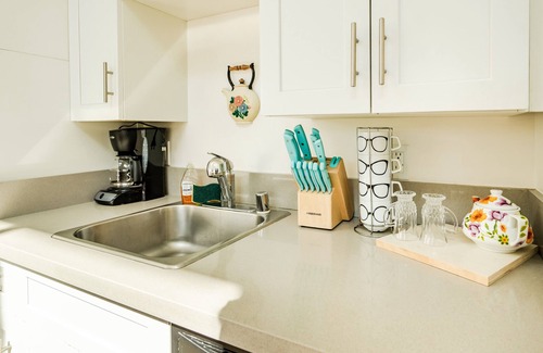 Wilshire Center Apartment | Three Story 3-Bedroom 2-Bathroom Loft In Koreatown/Hollywood With AC & 2-Parking