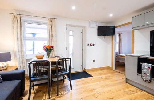 Pettistree House | Three Tuns Apartments - Sycamore