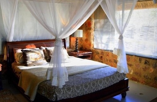 Greater Johannesburg Metropolitan Area Hotel | Thulani Game Lodge & Eco Estate