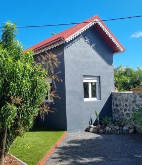 Sainte-Clotilde House | Ti Kaz Dakoté le bungalove
