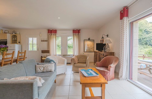 Bono Cottage | "Ti Nevez" House with Private Terrace, Private Garden and Wi-Fi