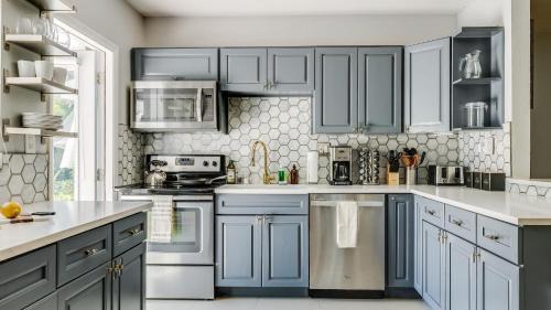 Poinsettia Heights House | Tidal by AvantStay Gorgeous Home Close to Beaches w Pool