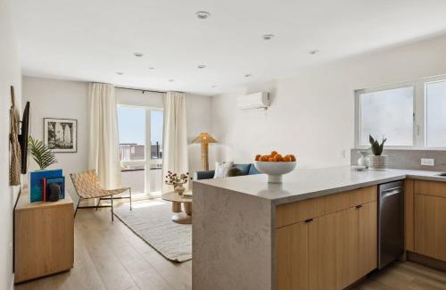El Porto Apartment | Tide House - Unit D - Modern Oceanview 1BD w Parking