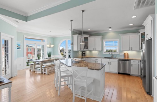 Holden Beach House | "Tides a Wastin' " Private Pool w/Opt Heat, Hot Tub, Tiki Bar, Elevator