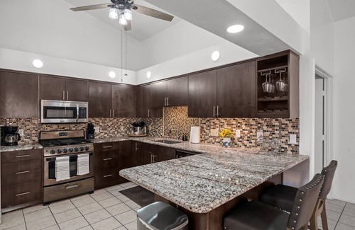 Drexel Heights Apartment | Tidy Townhome near Casino Del Sol