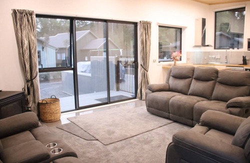 Ohakune House | Tiffany resort 3 quality homes plus heated pool and spa