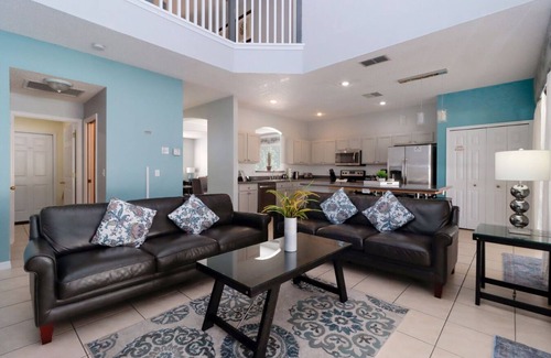 Seasons House | Tiger Lilly House 6 Bedroom