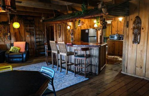 Minden House | Tiki Cabin Yellow Rose Canyon