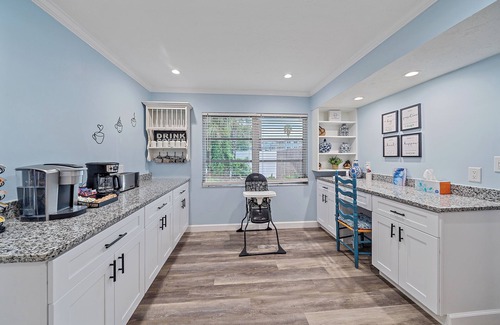 Park East House | Tiki Tide Villa | Heated Pool + Tiki Hut + Fire Pit + Games