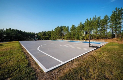 Amity RV Rental | Timber Lodge Ranch - RV Space 1
