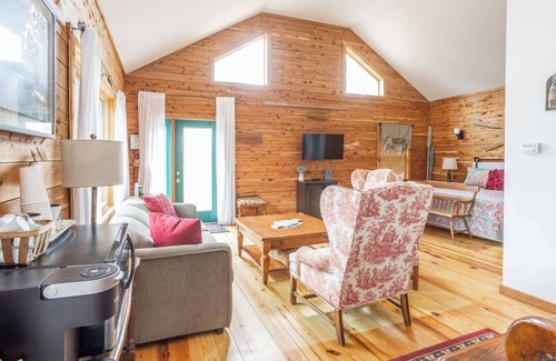 Gnaw Bone Cabin | "Timber Nook" Suite at Rustic Retreat Cabin w/amenities