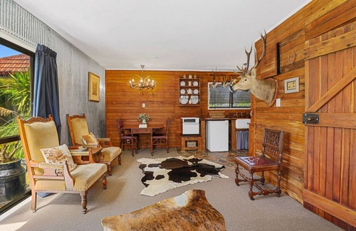 Rotorua Cottage | Timber Retreat - CBD