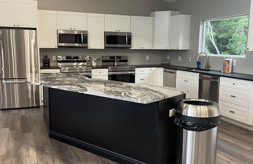 Speedwell House | Timber Ridge-LakeFront 9BR 11BA Sleep 24, Gentle Slope, Double Deck Dock w Slide