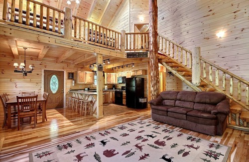 Logan Cabin | Timber Ridge Lodge - 5-BR, w/King Suite - Hocking